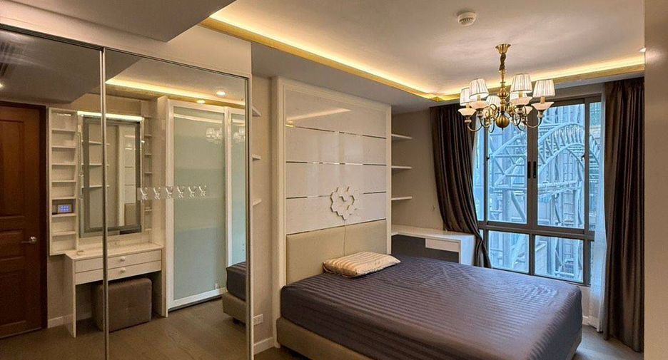 For rent 2 bedrooms condo in Huai Khwang, Bangkok
