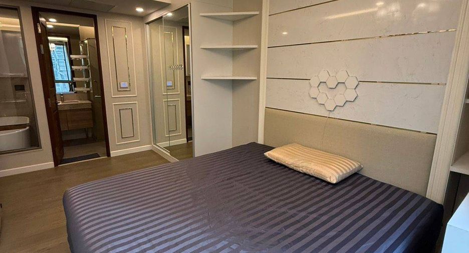 For rent 2 bedrooms condo in Huai Khwang, Bangkok