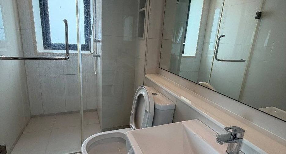 For rent 2 bedrooms condo in Huai Khwang, Bangkok