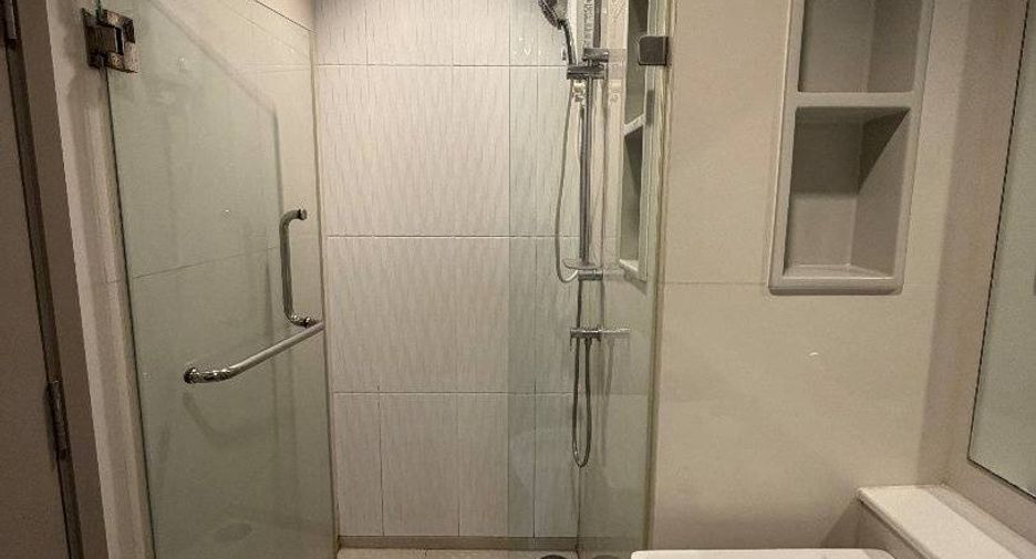 For rent 2 bedrooms condo in Huai Khwang, Bangkok