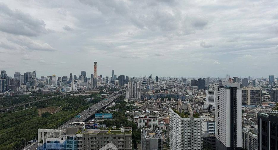 For rent 2 bedrooms condo in Huai Khwang, Bangkok