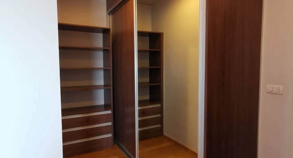 Condo en alquiler de 3 habitaciones en Khlong San, Bangkok