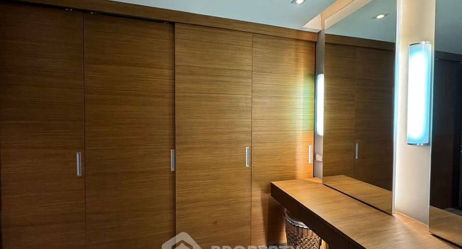 For rent 3 bedrooms condo in Khlong Toei, Bangkok