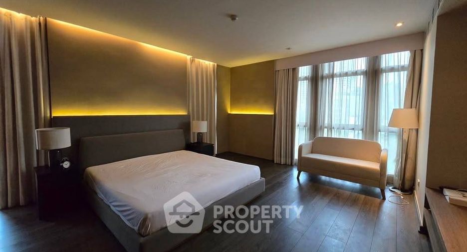 For rent 3 bedrooms condo in Khlong Toei, Bangkok