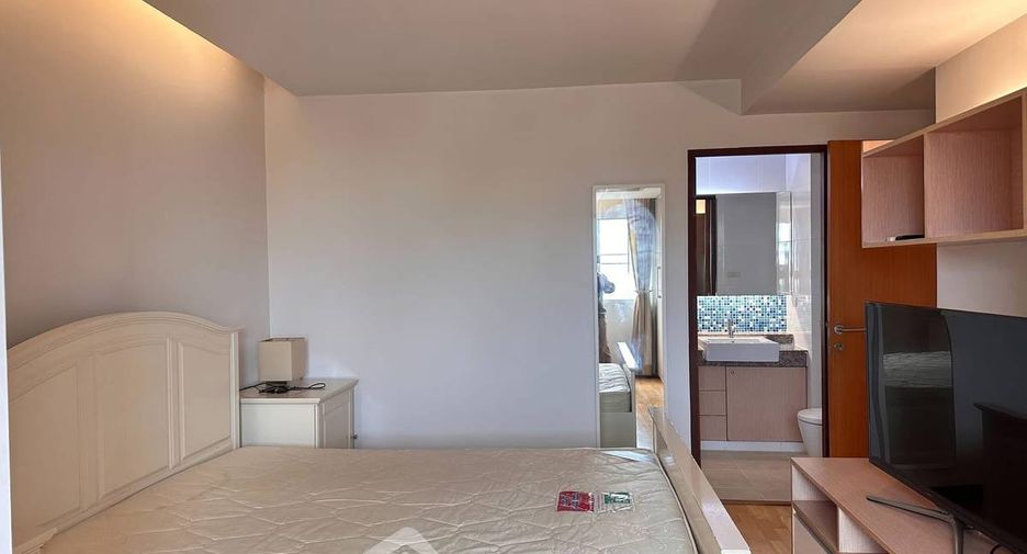 For rent 3 bedrooms condo in Phra Khanong, Bangkok