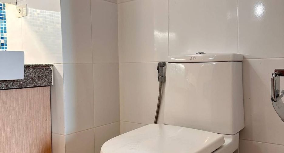 For rent 3 bedrooms condo in Phra Khanong, Bangkok