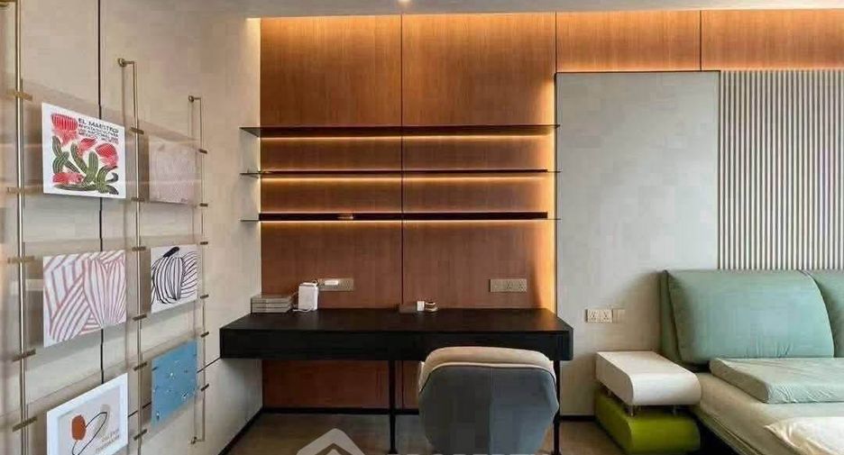 For rent 4 bedrooms condo in Sathon, Bangkok