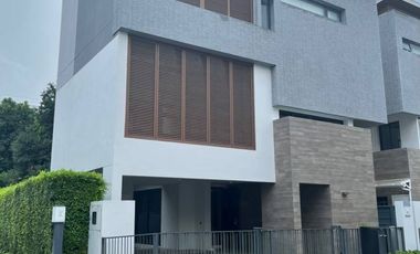 For rent and for sale 4 bedrooms house in Huai Khwang, Bangkok