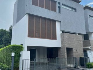 For rent and for sale 4 bedrooms house in Huai Khwang, Bangkok