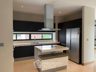 For rent and for sale 4 bedrooms house in Huai Khwang, Bangkok