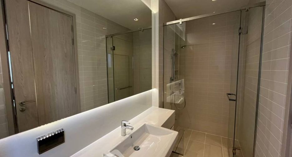 For rent and for sale 4 bedrooms house in Huai Khwang, Bangkok