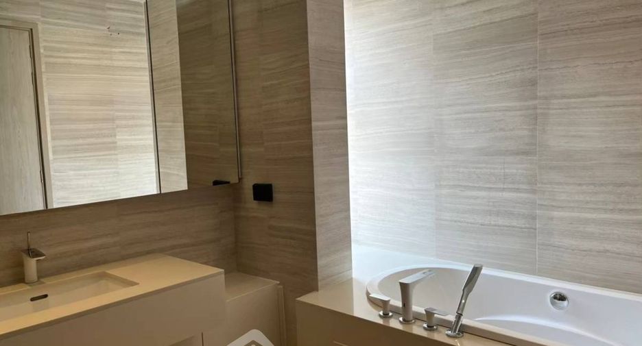 For rent and for sale 4 bedrooms house in Huai Khwang, Bangkok