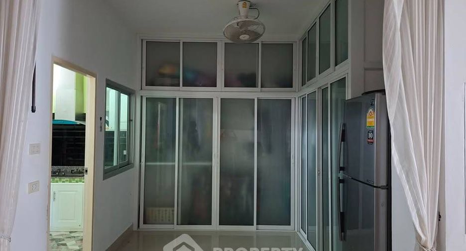À louer et à vendre 4 chambres maison à Bang Lamung, Chonburi