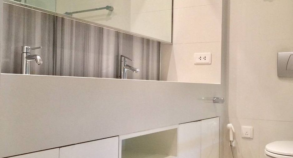 Condo en venta de 2 habitaciones en Khlong Toei, Bangkok