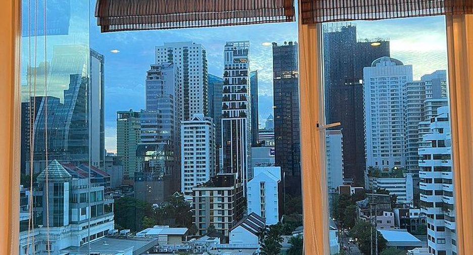 For sale 2 bedrooms condo in Watthana, Bangkok