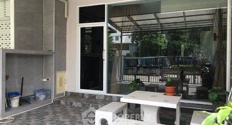 Reihenhaus zum Kauf mit 3 Zimmer in Bang Na, Bangkok