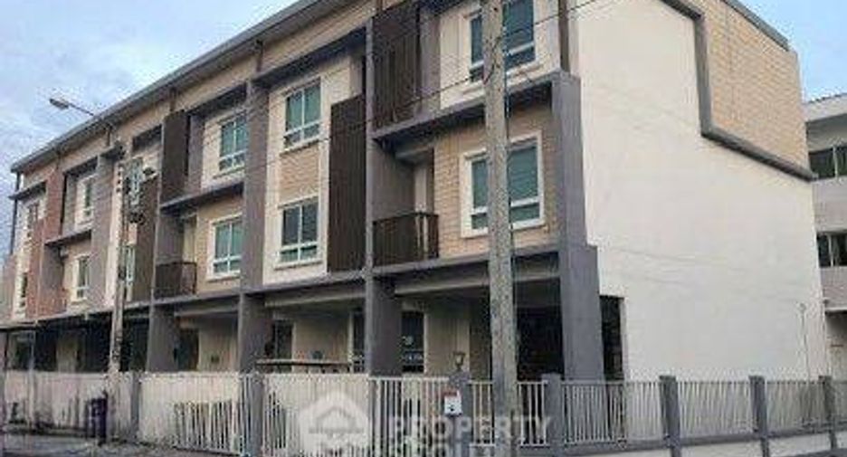 Reihenhaus zum Kauf mit 3 Zimmer in Bang Na, Bangkok