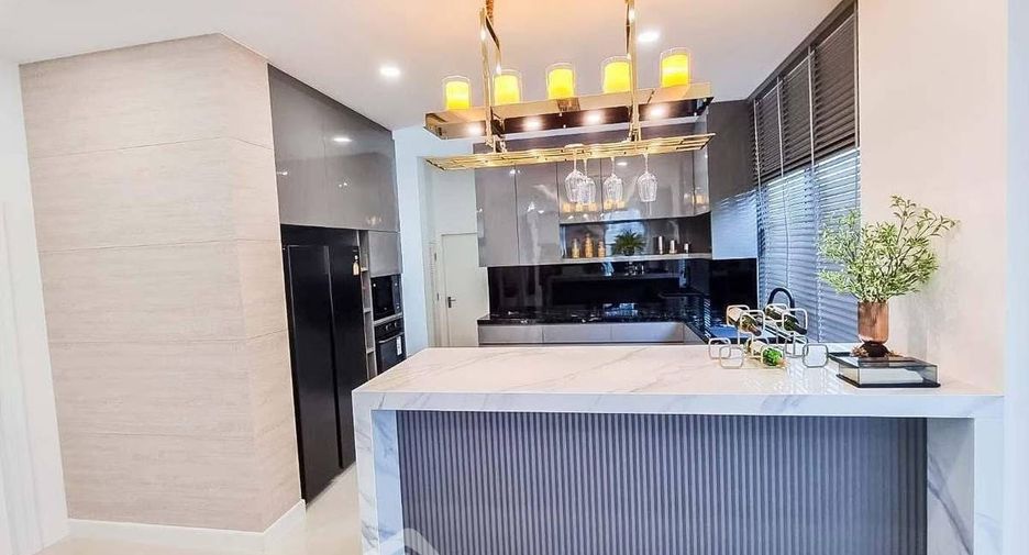 Casa en alquiler y en venta de 5 habitaciones en Lat Krabang, Bangkok