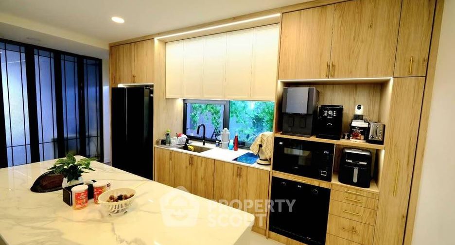 For sale 4 bedrooms house in Sai Mai, Bangkok