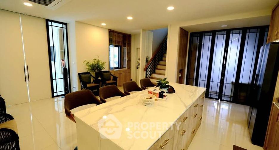 For sale 4 bedrooms house in Sai Mai, Bangkok
