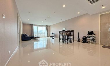 For sale 3 bedrooms condo in Yan Nawa, Bangkok