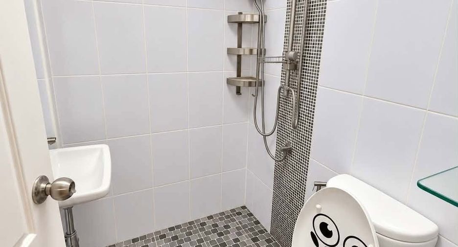 For rent 3 ベッドルーム townhouse in Phra Khanong, Bangkok