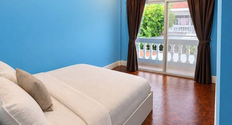 For rent 3 ベッドルーム townhouse in Phra Khanong, Bangkok