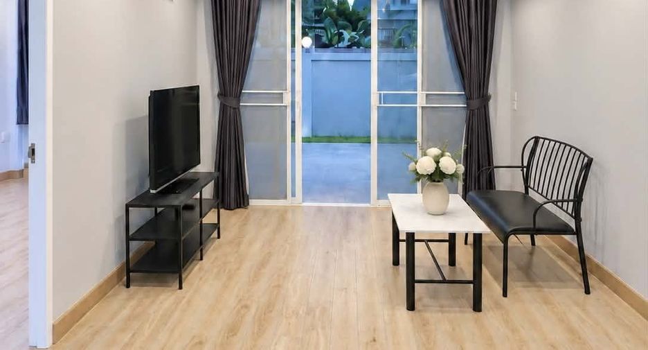 For rent 3 ベッドルーム townhouse in Phra Khanong, Bangkok