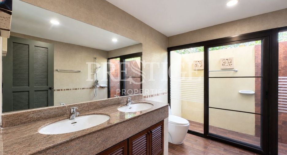 Casa en alquiler de 4 habitaciones en Huay Yai, Pattaya