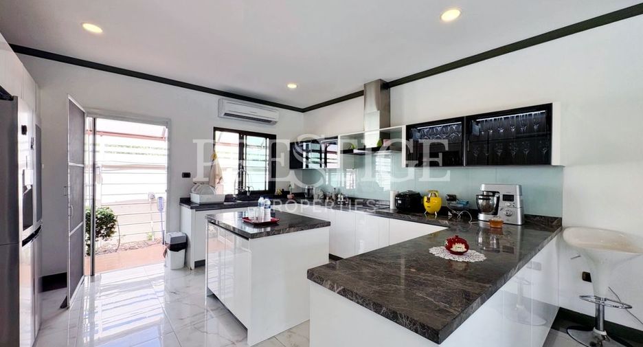 Casa en alquiler de 4 habitaciones en Huay Yai, Pattaya