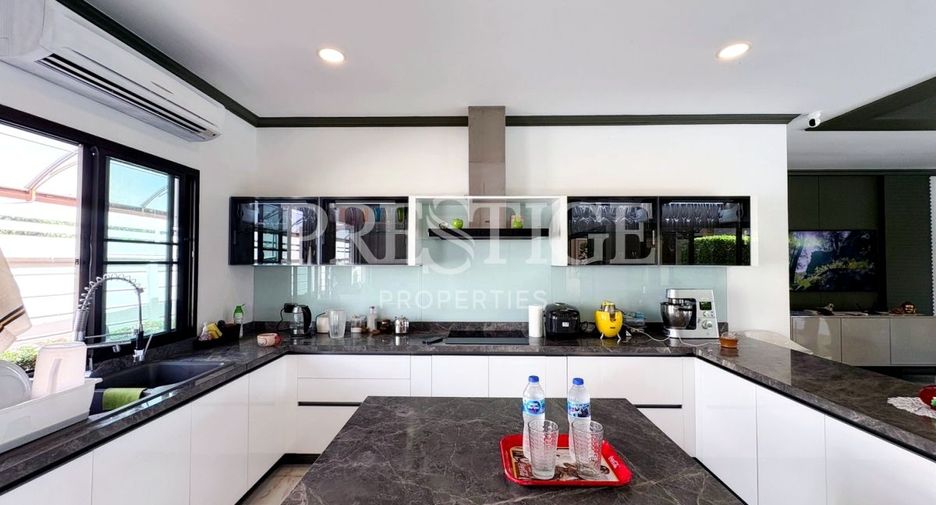 Casa en alquiler de 4 habitaciones en Huay Yai, Pattaya