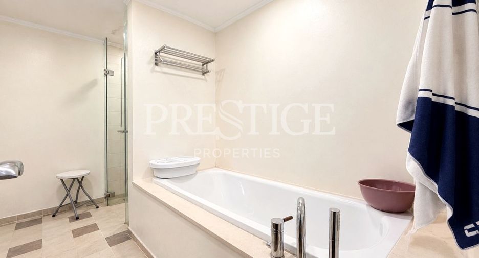 For sale 3 bedrooms condo in Bang Lamung, Chonburi