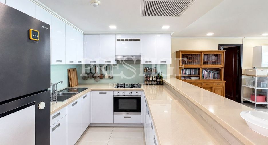 For sale 3 bedrooms condo in Bang Lamung, Chonburi