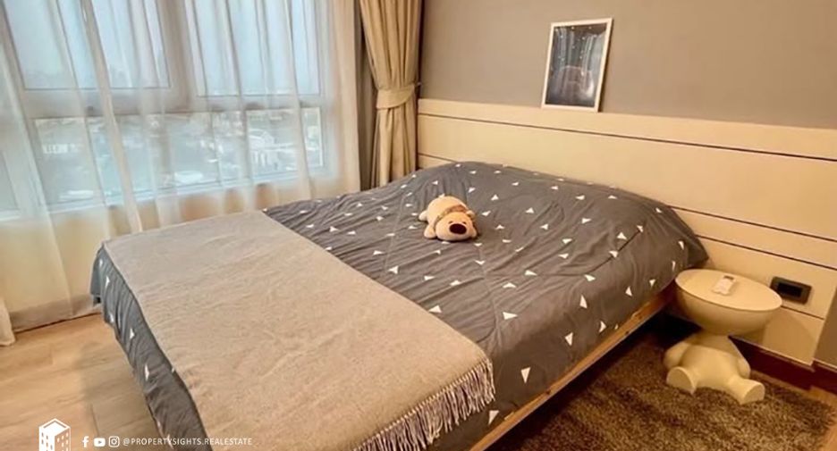 For rent 2 bedrooms condo in Huai Khwang, Bangkok