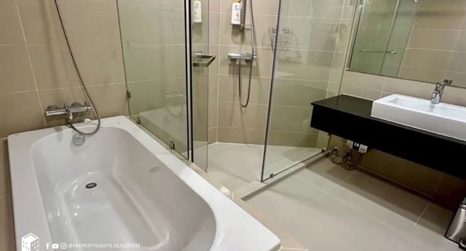 For rent 2 bedrooms condo in Huai Khwang, Bangkok