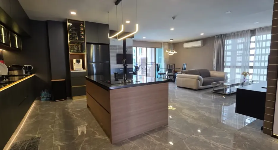 For rent 3 bedrooms condo in Bang Lamung, Chonburi