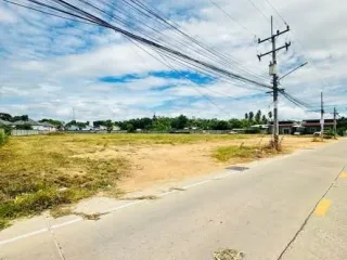 出售 土地 在 Bang Lamung, Chon Buri