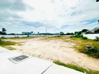 出售 土地 在 Bang Lamung, Chon Buri