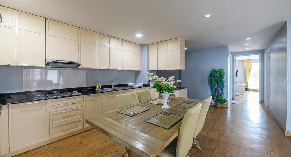 For rent 3 bedrooms condo in Bang Lamung, Chonburi