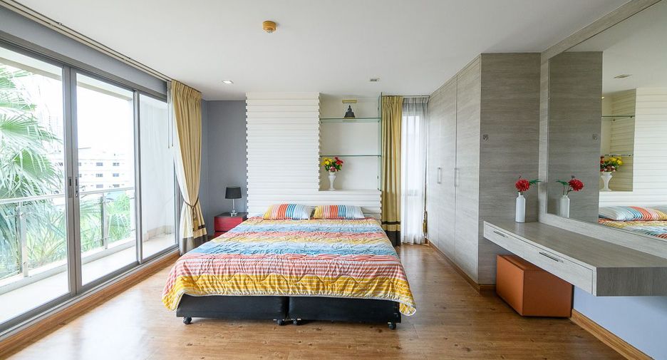 For rent 3 bedrooms condo in Bang Lamung, Chonburi