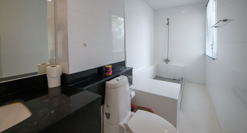For rent 3 bedrooms condo in Bang Lamung, Chonburi