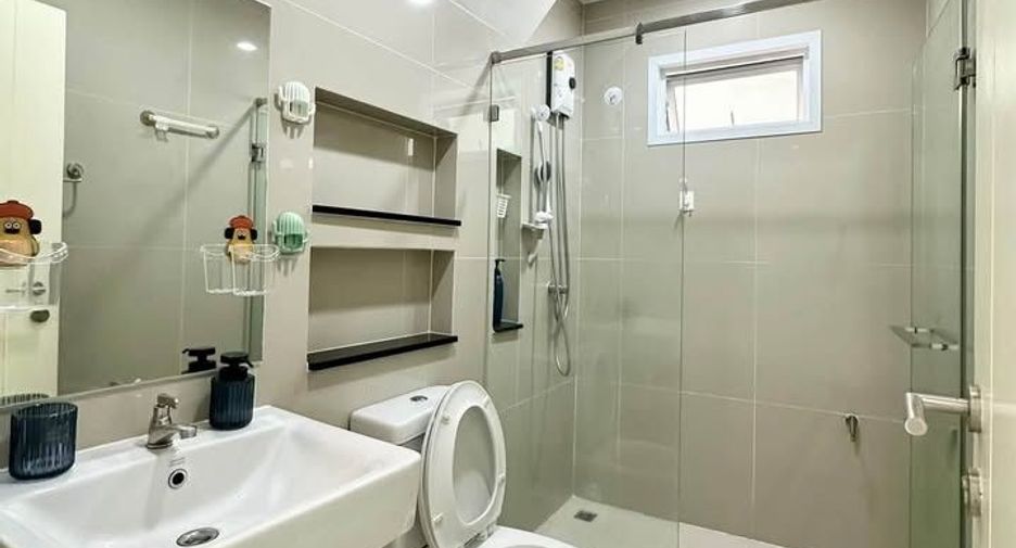 For sale and for rent 5 bedrooms house in Mueang Phuket, Phuket