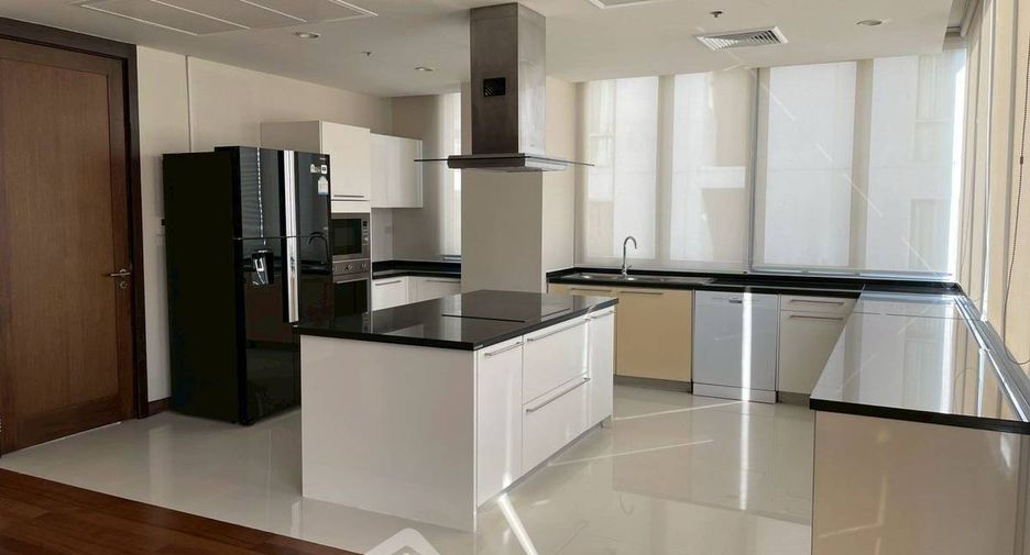 For rent 4 ベッドルーム apartment in Watthana, Bangkok
