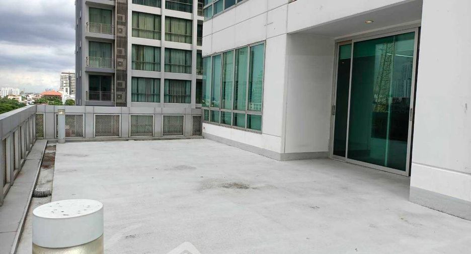 For rent 2 bedrooms apartment in Watthana, Bangkok