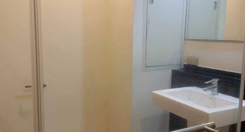 For rent 2 bedrooms apartment in Watthana, Bangkok