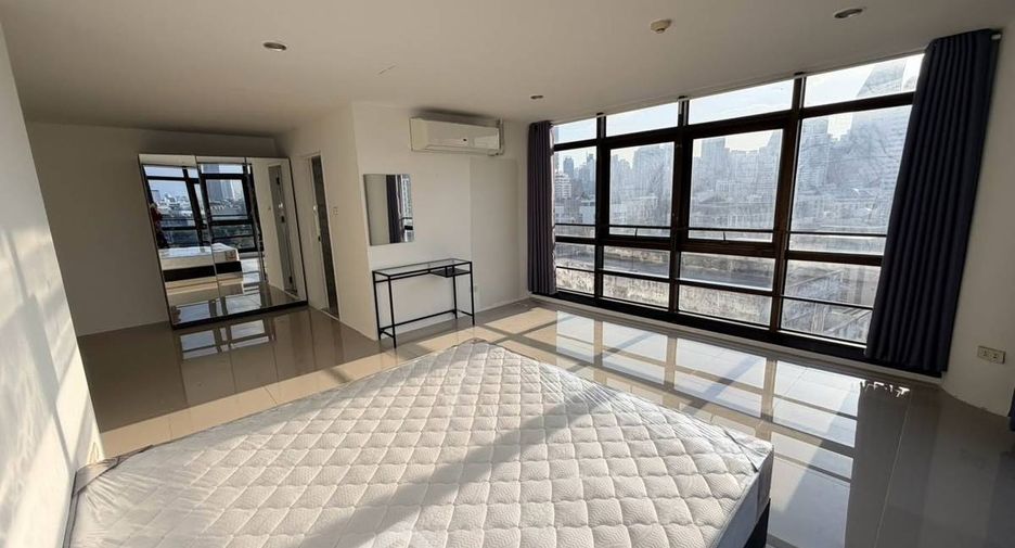 For rent 3 bedrooms condo in Watthana, Bangkok