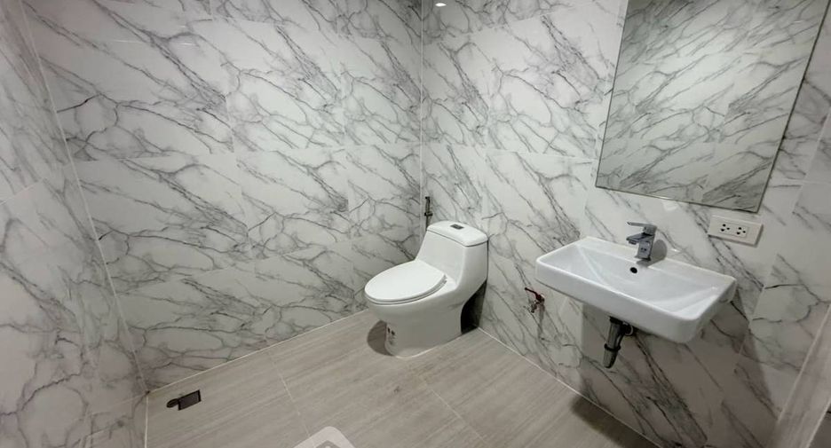 For rent 3 bedrooms condo in Watthana, Bangkok