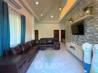 Villa en alquiler de 3 habitaciones en Bang Lamung, Chonburi