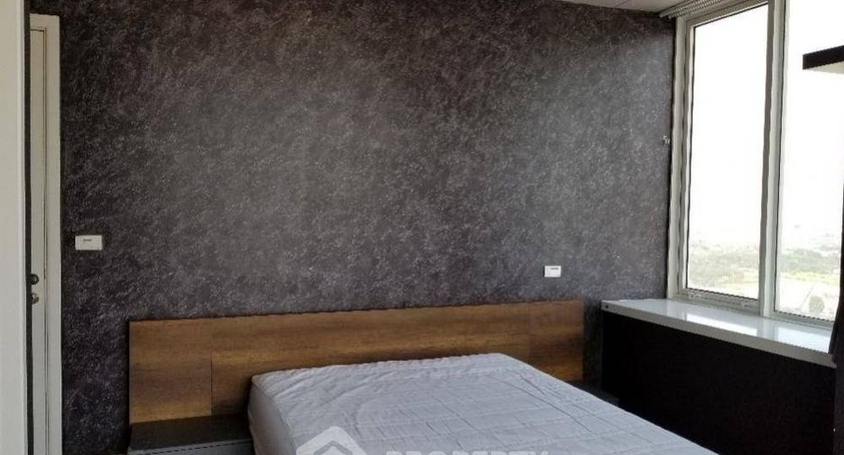 For rent 2 bedrooms condo in Huai Khwang, Bangkok