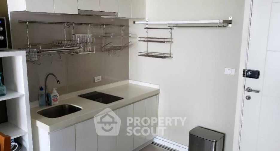For rent 2 bedrooms condo in Huai Khwang, Bangkok